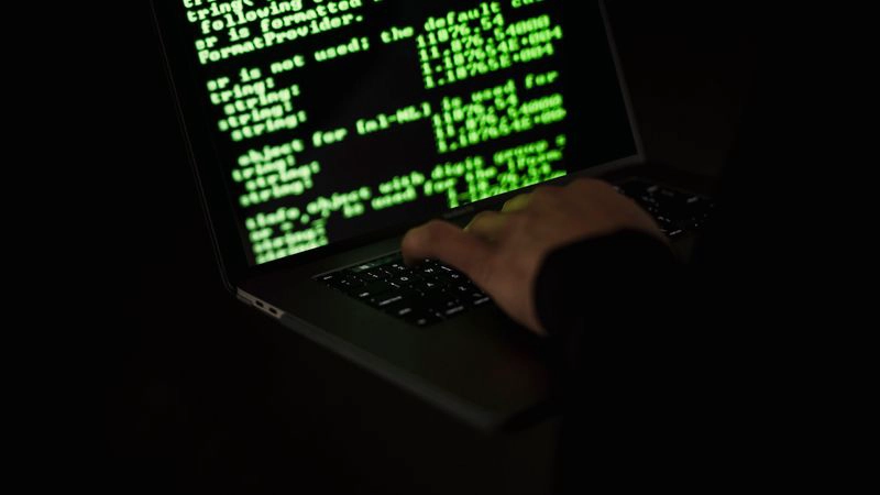 Beveiligingsanalist onderzoekt signalen om rootkit herkennen beter te begrijpen