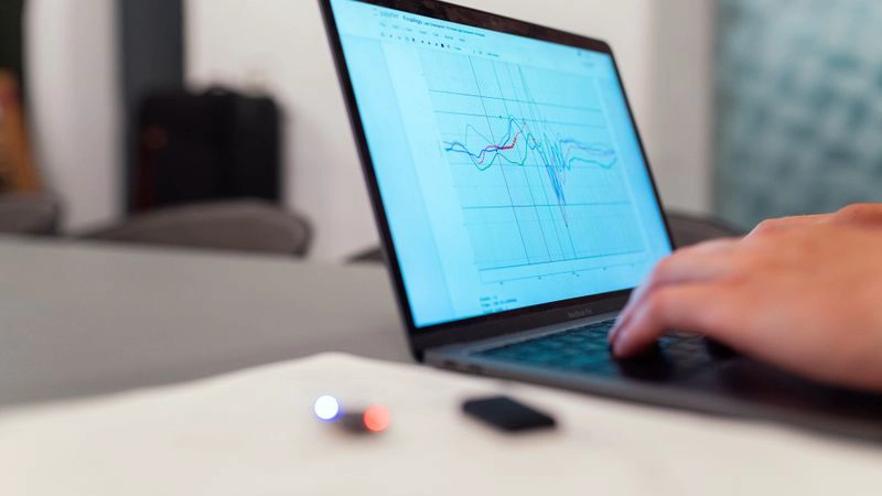 Scherm met prestatiemonitoring voor signalen van Betekenis Cryptojacking