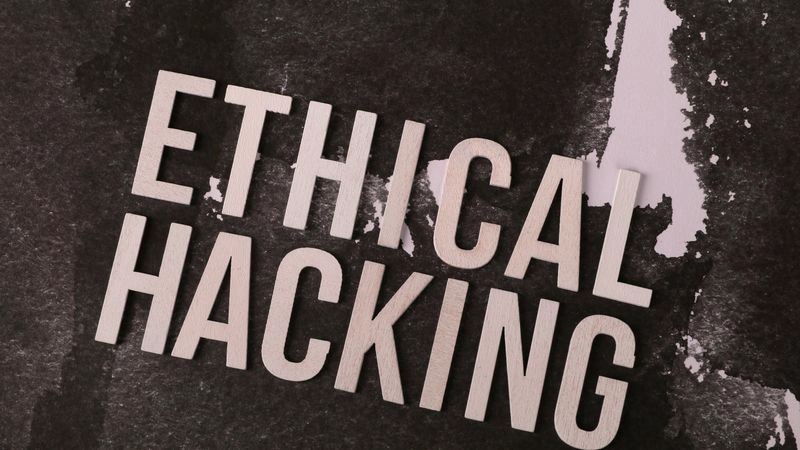 Beveiligingsscan op een computer tijdens veilig rootkit verwijderen